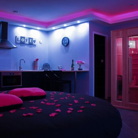 Nuit Vip Spa Sauna Privatif Le Rove Bagian luar foto