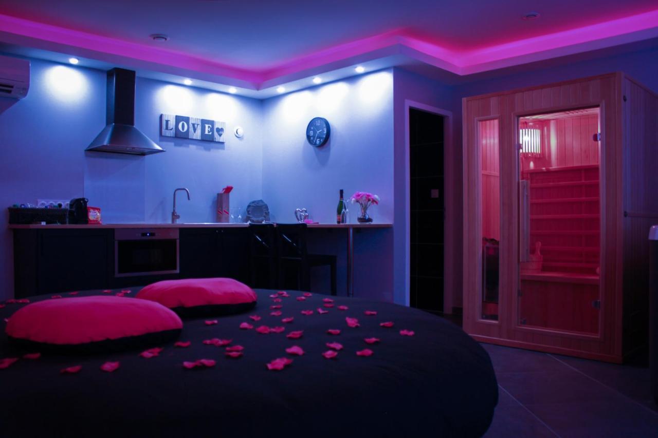 Nuit Vip Spa Sauna Privatif Le Rove Bagian luar foto