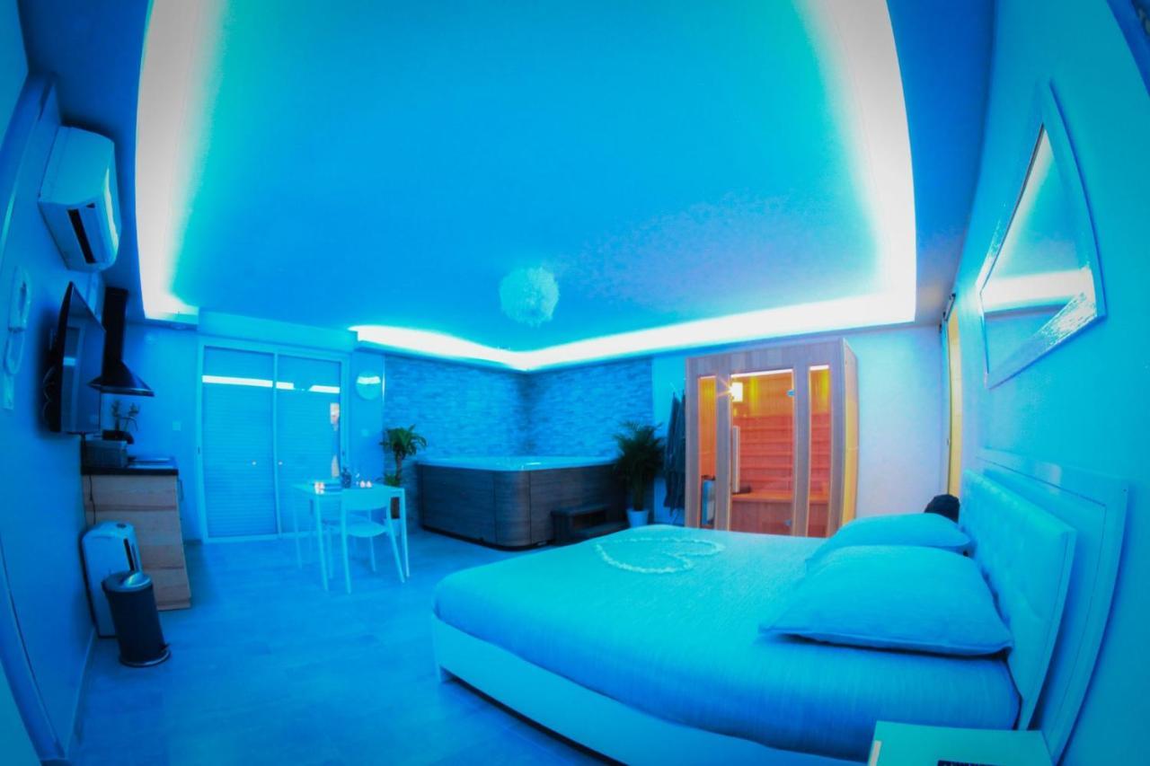 Nuit Vip Spa Sauna Privatif Le Rove Bagian luar foto